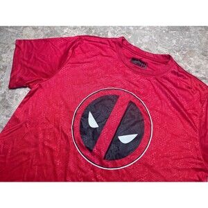 Marvel Deadpool Men’s Red Mask Logo Graphic T-Shirt Short Sleeve , Size Medium